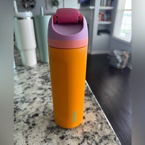 Owala 24 oz water bottle